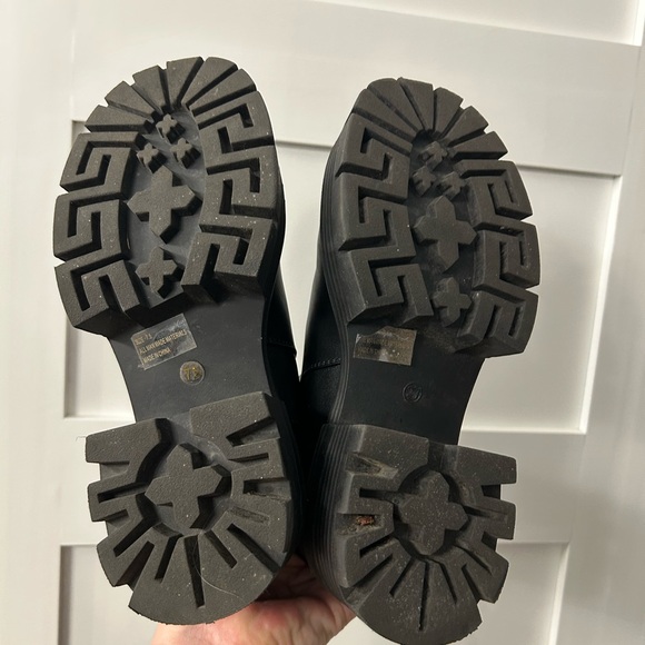 Lulus Chunky Black Chelsea Ankle Platform Boots Size 7.5 - Picture 7 of 9